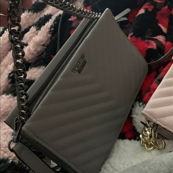 Victoria Secret Studded V-Quilt 24/7 Crossbody - Picture 5 of 8